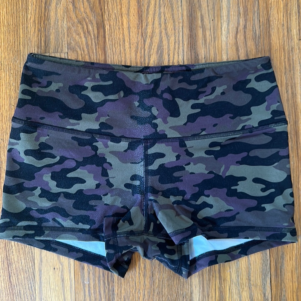 FLEO camo shorts